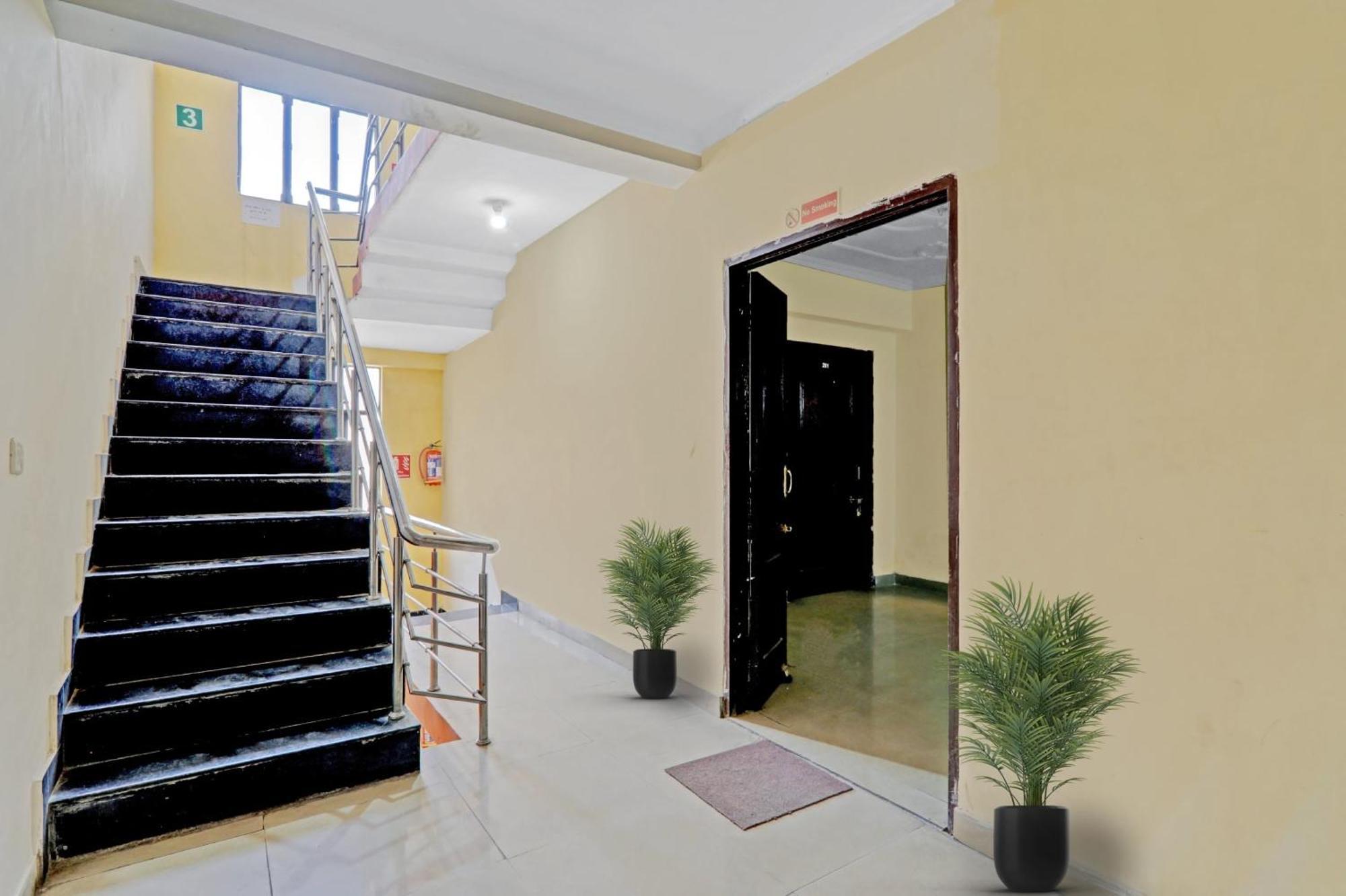 Hotel O J.D Palace Chinhat Dış mekan fotoğraf
